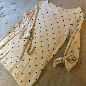 3/4 sleeved polka dot top
